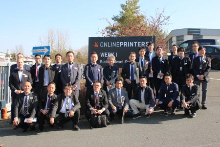 A delegation of the Japan Business Forms Association learned many things about the business model of the market leader Onlineprinters during their visit. The tour was organised by Horizon and the Printing and Publishing Institute Japan / Copyright: Onlineprinters GmbH