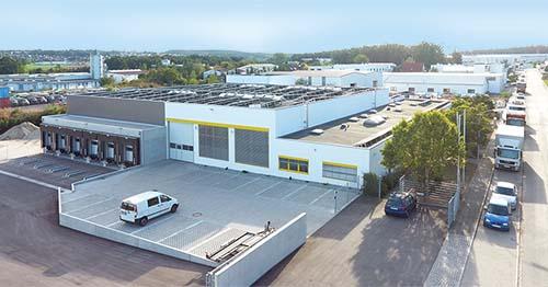 Das Bestandsobjekt in Cadolzburg, Gewerbestraße 10, verfügt über rund 2.200 m2 Hallenfläche, Bild: FUCHS & Söhne GmbH