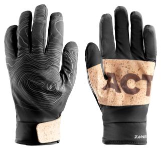 Bleed X Zanier eignet sich für den urbanen Bereich genauso wie für sämtliche Outdoor Aktivitäten – und das ganzjährig. Alle Materialien sind vegan und hoch funktionell, die synthetischen Materialien bluesign® und oeko-tex® zertifiziert.