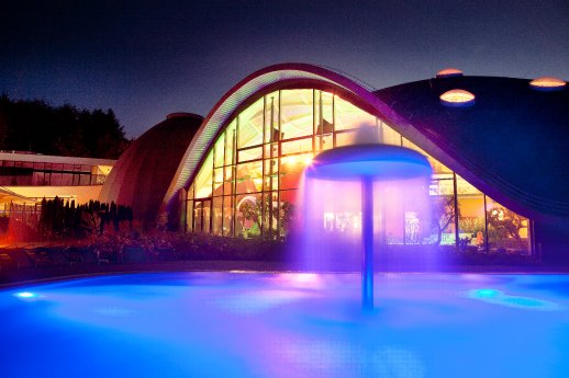 Toskana Therme Bad Orb feiert 15 Jahre und eröffnet 'Wasserkante'_Morgenstern & Kaes Werbung.jpg