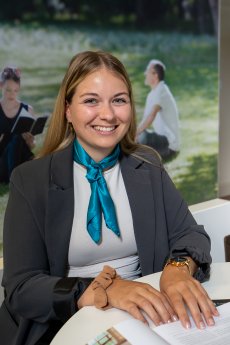 Beratung Antonia (c) Bayer. Staatsbad Bad Kissingen GmbH_Foto Nina Pereira Santo (6).jpg