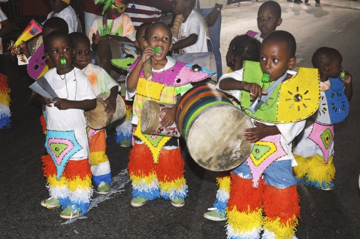 Bahamas Kinder Junkanoo-Parade.jpg