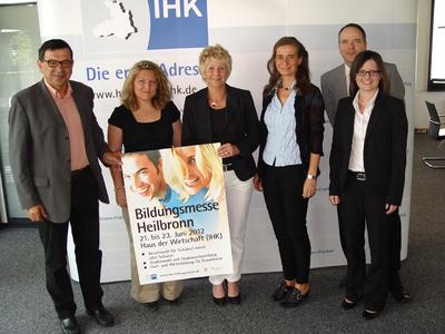 Freuen sich auf eine starke Bildungsmesse: Ralf Karnowsky, Personalleiter der Intersport Deutschland e. G.; Anja Schneider, Ausbildungsleiterin der Intersport Deutschland e. G.; IHK-Geschäftsführerin Renate Rabe; IHK-Hauptgeschäftsführerin Elke Schweig, IHK-Projektverantwortlicher Uwe Deubel und Sandra Lipp, Ausbildungsleiterin der LTI Metalltechnik GmbH