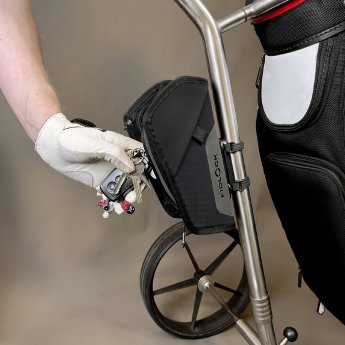 @FIDLOCK - in deie TWIST essential bag am Golf-Trolley werden Schlüssel gelegt kompr..jpg