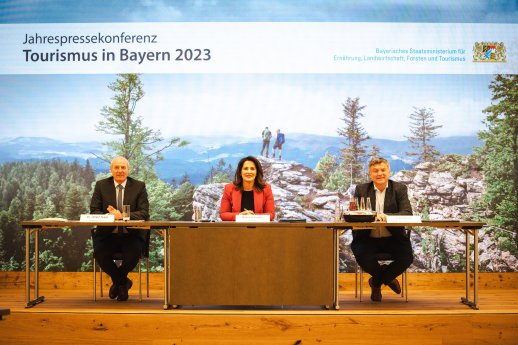 08._februar_2024_jahrespressekonferenztourismus_stefaniebuchl_5__1_.jpg