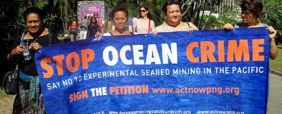 Protest-gegen-Tiefseebergbau-von-Deep-Sea-Mining-Campaign-800x324px.png