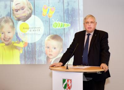 Minister Karl-Josef Laumann beim Grußwort