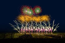 Nach dem Wettbewerb ist vor dem Wettbewerb: Weniger als zwei Wochen nach dem Finale des 25. Internationalen Feuerwerkswettbewerbs in den Herrenhäuser Gärten in Hannover stehen bereits die Teilnehmer für 2016 fest. Copyright 