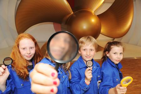 In diesen Sommerferien lässt das Besucherzentrum der Meyer Werft zum ersten Mal ein Familienprogramm vom Stapel laufen