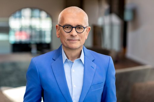 Oliver Klink Bilanzpressekonferenz.jpg