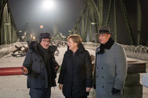 Bridge_of_Spies_Angela_Merkel_Steven_Spielberg_Tom_Hanks_Copyright_Bundesregierung_Bergmann.jpg