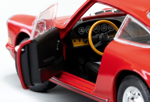 67247_19_Porsche_BYL_rot_Detail_1.jpg