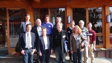 Von links: Klaus-Günther Wiesler, Naturparkwirt Seehotel Wiesler; Stefan Preuss, KONUS; Jürgen Mädger, Dehoga; Hannelore Reinbold-Mench, Bürgermeisterin der Energiegemeinde Freiamt; Olaf Schlieper, DZT; Christopher Krull, Geschäftsführer der Schwarzwald Tourismus GmbH; Dirk Dunkelberg, Deutscher Tourismusverband; Dr. Kathrin Bürglen, DB Vertrieb GmbH; Beate Job-Hoben, Bundesumweltministerium/Bundesamt für Naturschutz; Bernd Beck, Deutscher Städte- und Gemeindeverbund; Martin Balas, BTE