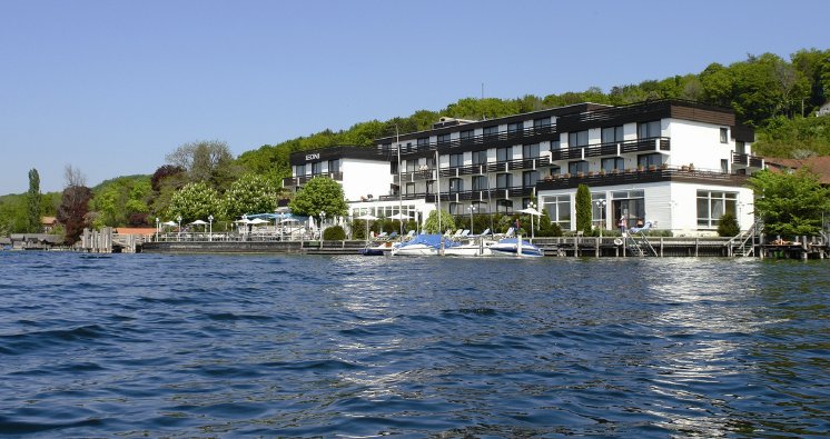 Seehotel Leoni_Blick vom See.JPG