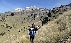Mexiko Wanderung Iztaccihuatl beim Popocatepetl sehr klein.jpg