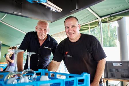 Dreamteam für die Genuss im Park: Klaus Seidel (r.) stvr. Leiter des Stadtmarketings Offenburg und Reinhard Zurlinden, Manager des Gastrobereichs der Stadtkapelle Offenburg