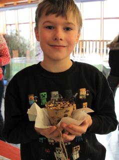Wildpark MV Winterferien Futterglocke. Foto: R. M. Weisner