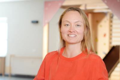Die Ergotherapeutin Anne-Mareike Göbel nutzt jede Chance, um Menschen aus dem Wachkoma zu holen. (© DVE)