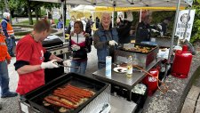 An den Grills war stundenlang Hochbetrieb.