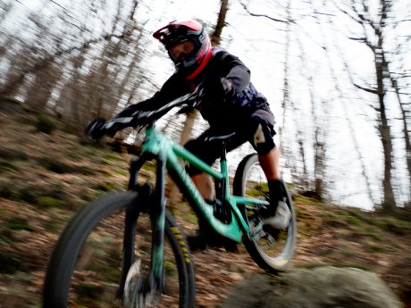 bluegrass-mtb-armour-back-shoulder-d3o-action11.jpg