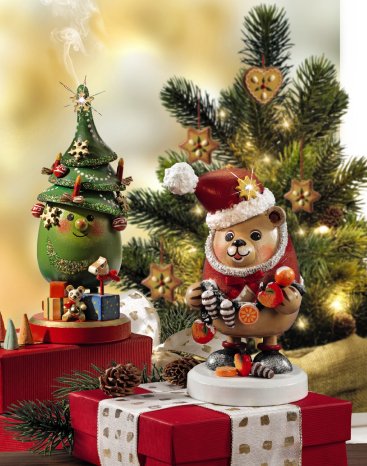 Bär und Weihnachtsbaum, kleine Räuchermännchen.jpg