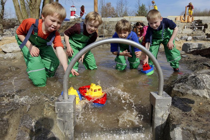 Spielszene%20Wasserwald%201.jpg