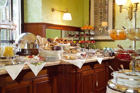 Frühstücksbuffet im Montebello Splendid Hotel in Florenz, buchbar über www.Hotels.com