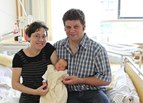 Die kleine Anna erblickt das Licht der Welt