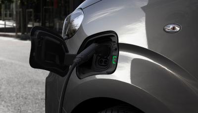 Jetzt bestellbar: der neue PEUGEOT e-Traveller* für Privatpersonen und Gewerbetreibende