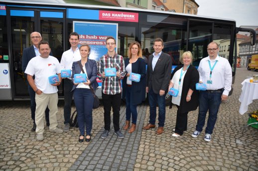 2016-09-17-Bus-Uebergabe-Betriebe.jpg