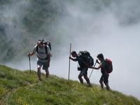 Frankreich, Provence, Wanderer zu den verschwundenen Dörfern