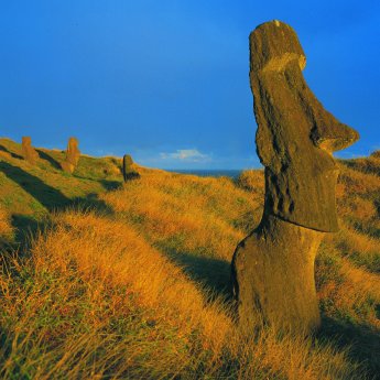 Rano Raraku at dusk.jpg