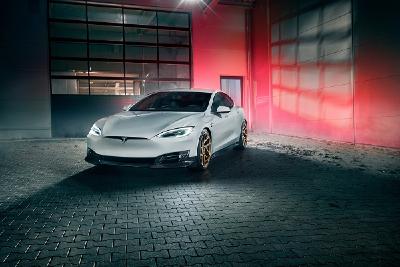 Der von NOVITEC veredelte Tesla S mit Pirelli P Zero Reifen