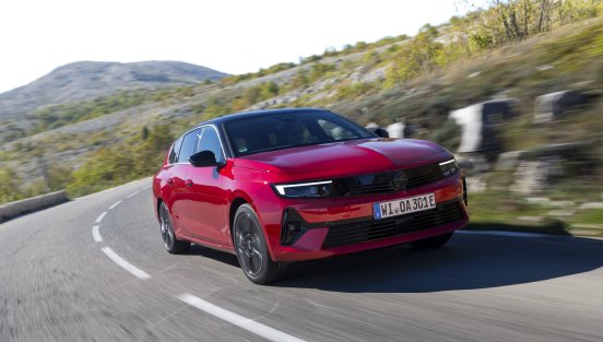 OpelAstraSportsTourerElectric (12).jpg