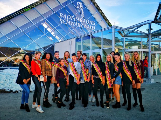 Finalistinnen zur Wahl der Miss Germany zu Gast im BADEPARADIES SCHWARZWALD.jpg
