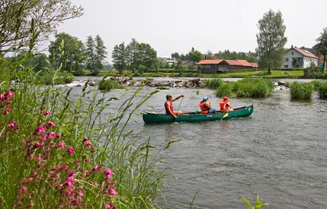 Kanuten bei Wiesing / Foto: obx-news/Ostbayern Tourismus/Gruber