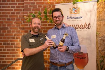 Scott Jennings (Sierra Nevada) und Tobias Zollo (Brauerei Weihenstephan) bei der Vorstellung des neuen Bieres.