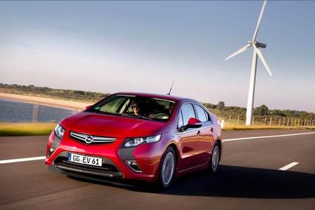 Die revolutionären Elektroautos Opel Ampera und Chevrolet Volt haben erneut internationale Anerkennung seitens der Automobilpresse erfahren. Der 1,4-Liter- Benzinmotor, der hier als Reichweitenverlängerer arbeitet, wurde jetzt in Stuttgart mit dem "Green Engine Award" ausgezeichnet