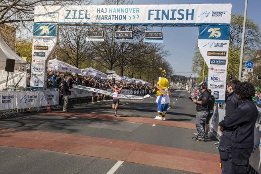 HAJ Hannover Marathon_Zieleinlauf Frauen.jpg
