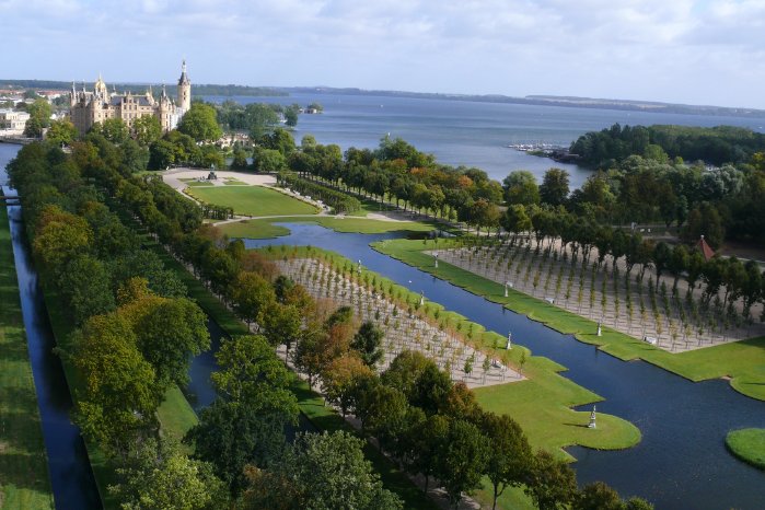 Schlossgarten&Schloss.JPG