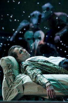 Das Rheingold_Tuomas Pursio (Wotan)_Oper Leipzig©Tom Schulze (2).jpg