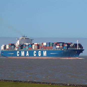 350-Elbmuendung_Containerschiff-_c_-C_-Stocksieker.jpg