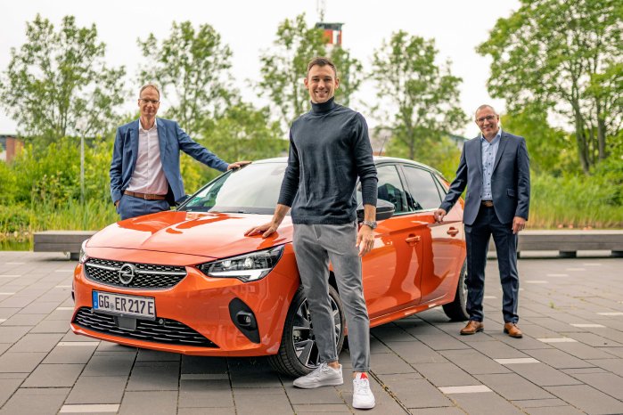 Opel-Corsa-e-Niklas-Kaul-Michael-Lohscheller-Andreas-Marx-512239.jpg
