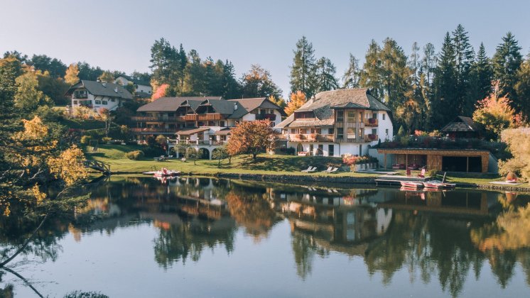 Weihrerhof am Wolfsgrubener See im Herbst