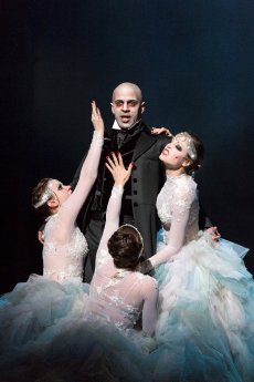 Dracula_Premiere 16.4.16_Musikalische Komödie©Tom Schulze (33).JPG