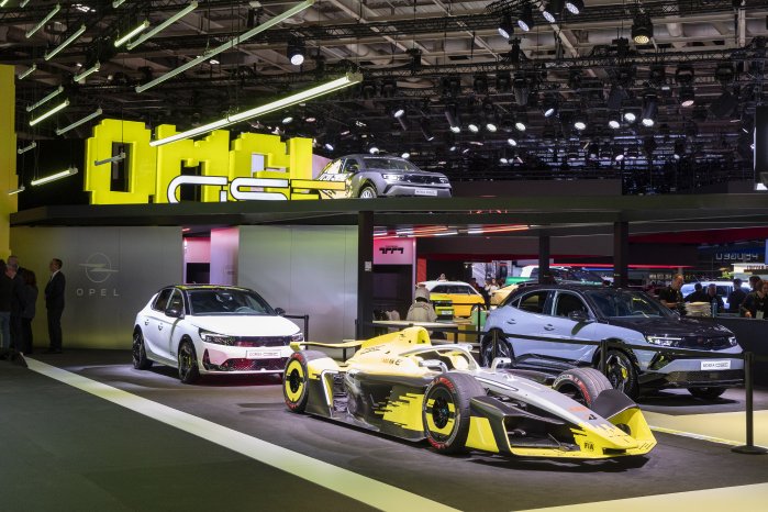 exciting-look-into-the-future-opel-stx-concept-and-opel-gse-27fe-celebrate-world-premieres-.jpg