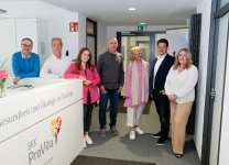 Die Mitarbeiterinnen und Mitarbeiter der BKK ProVita im Service-Center Augsburg freuen sich auf den Besuch von Versicherten und Interessierten