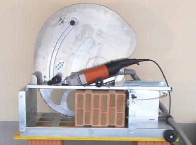 Steinsäge S26 + Sägetisch T50 + gefüllter Mauerziegel