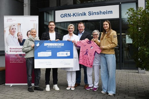 GRN-Klinik_Sinsheim_Spendenuebergabe_TSG_Brustzentrum.jpg