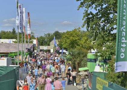 Die Ostbayernschau in Straubing vom 12. bis 20. August — voraussichtlich auch in diesem Jahr wiederum eine der besucherstärksten Verbraucherausstellung Deutschlands. Besonders attraktiv: Der Eintritt bleibt kostenfrei. Foto: Fotowerbung Bernhard